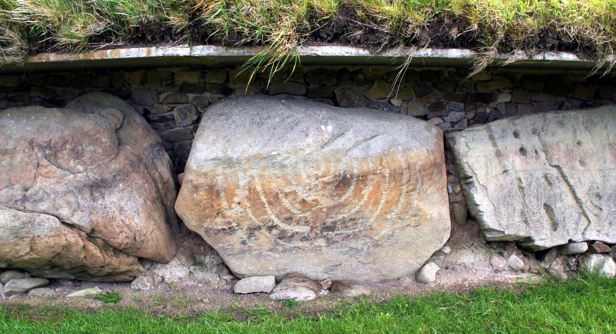 Esihistoriallinen Knowth Irlannissa